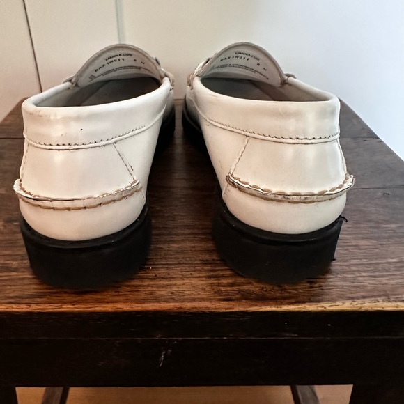 GH Bass Weejuns sz 8 White Liliana lug sole loafer with silver horsebit detail. - Picture 4 of 9
